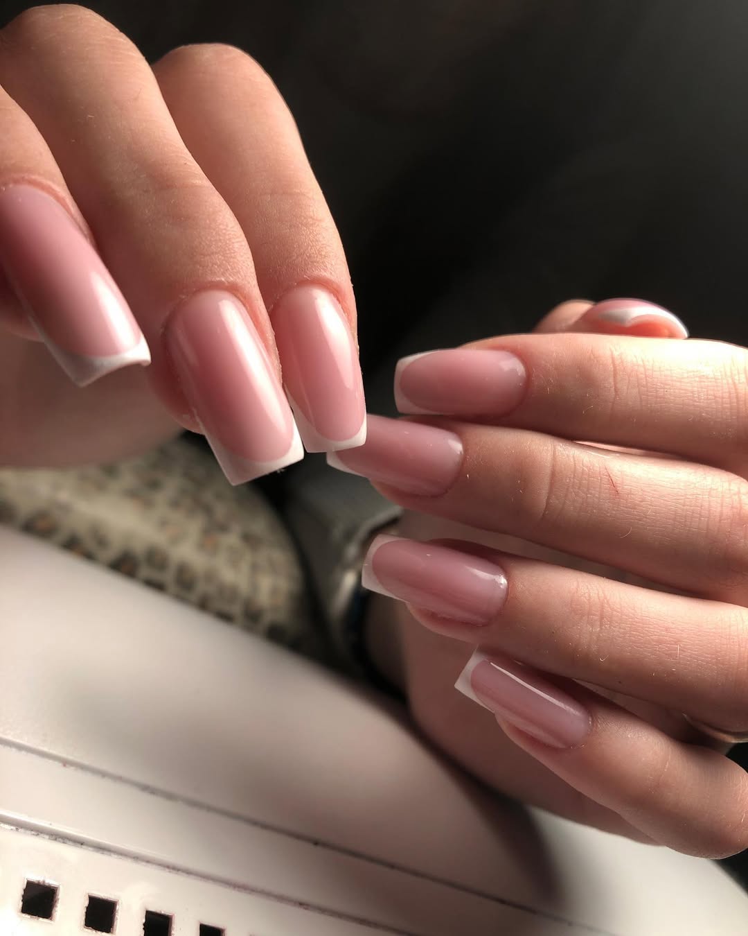 Profesionāls manikīrs €35 — nagu dizains Rīgā