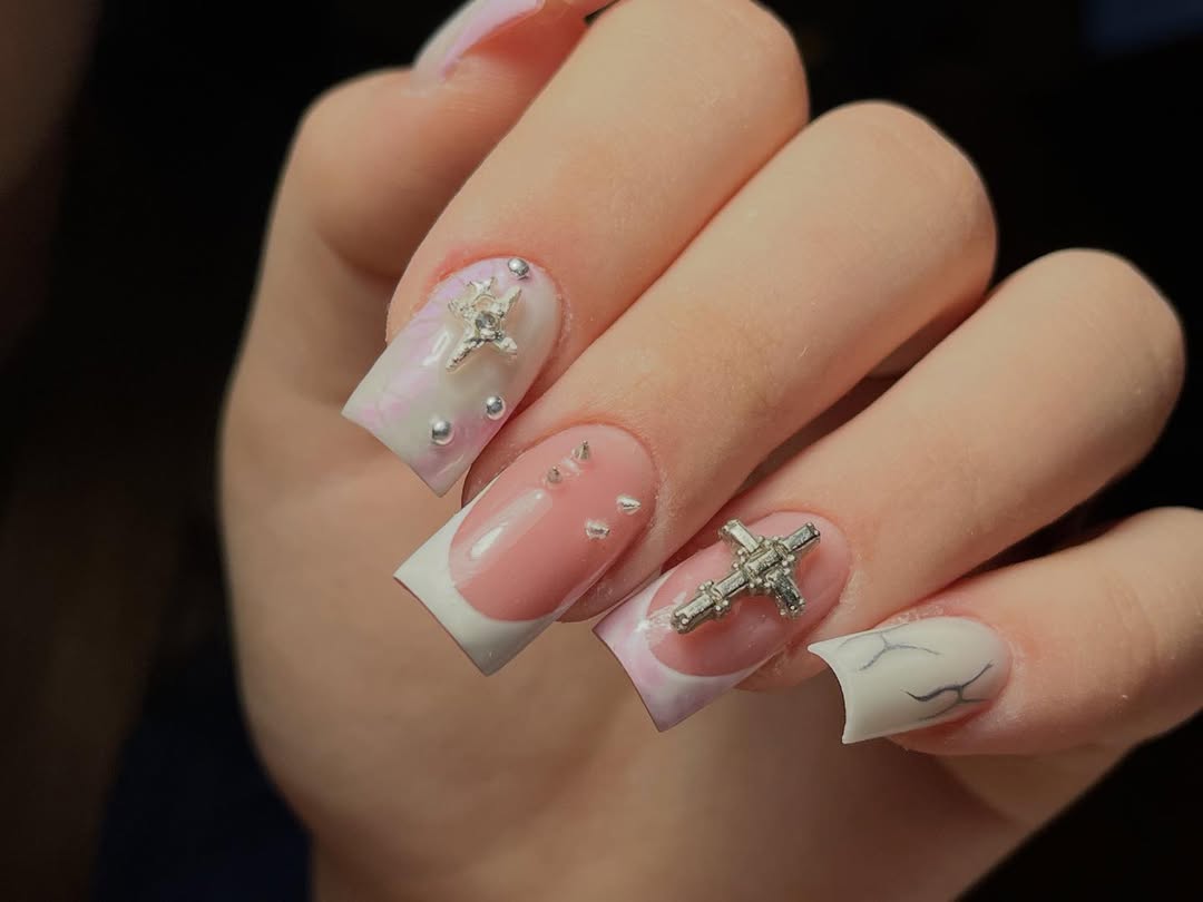 Gēla nagi ar dizainu €40 — profesionāls manikīrs Rīgā